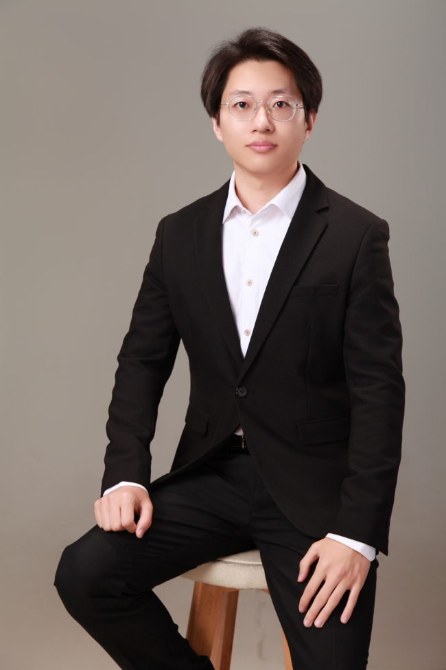 闫晓明